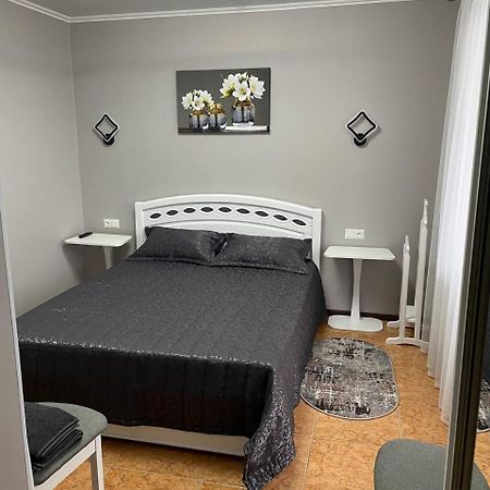 Hotel Золотий Лев Zvenyhorodka Esterno foto