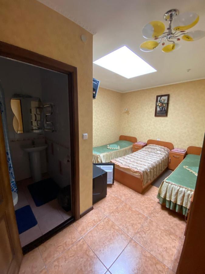 Hotel Золотий Лев Zvenyhorodka Esterno foto