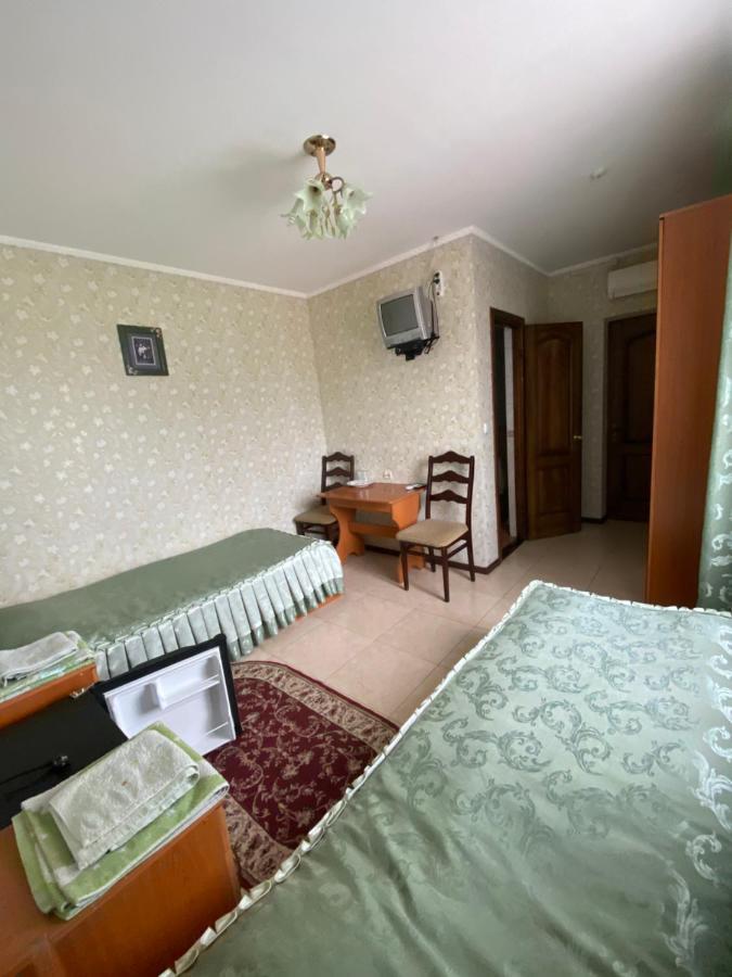 Hotel Золотий Лев Zvenyhorodka Esterno foto