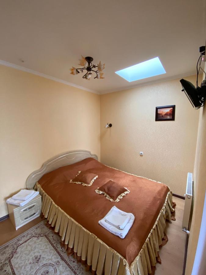 Hotel Золотий Лев Zvenyhorodka Esterno foto