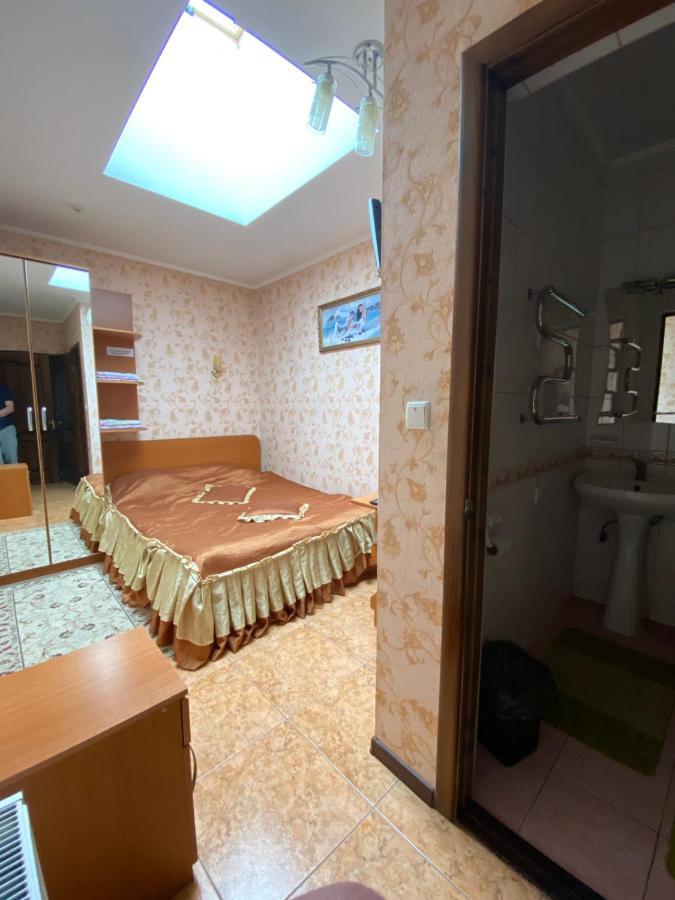 Hotel Золотий Лев Zvenyhorodka Esterno foto